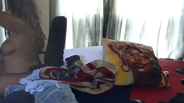 Foxybrownxx1 online show from 02-15-26, 07:51