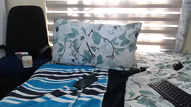 Foxybrownxx1 online show from 05-08-26, 07:23