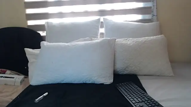 Foxybrownxx1 online show from 06-01-26, 06:13