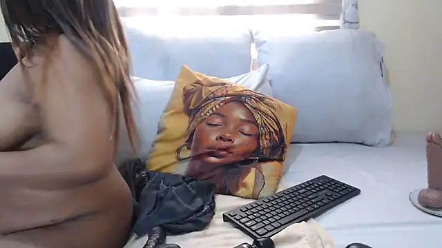 Foxybrownxx1 online show from 05-21-26, 07:17