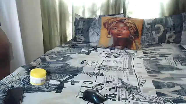 Snapshot of Foxybrownxx1 chatting on 10-21-25, 06:13 Foxybrownxx1 online show from 10-21-25, 06:13