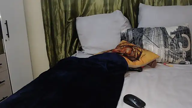 Foxybrownxx1 online show from 10-27-25, 01:39