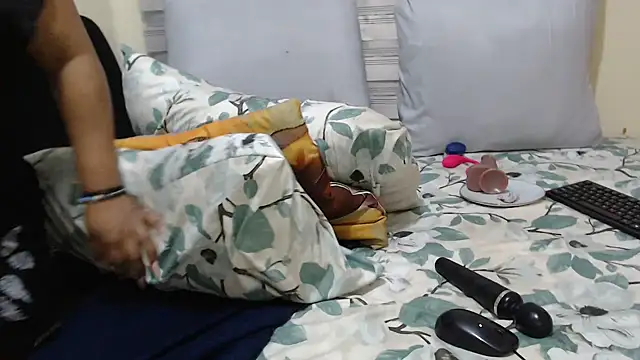 Foxybrownxx1 online show from 05-18-26, 06:12