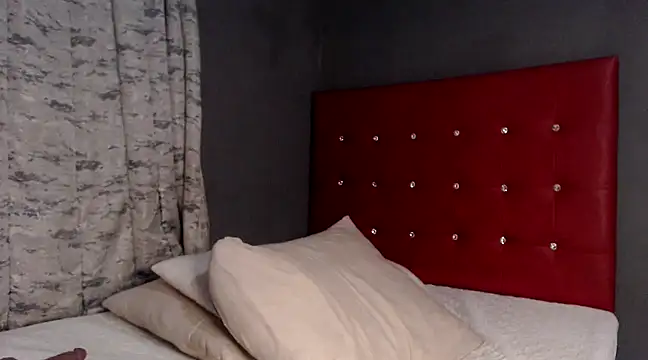 Snapshot of Foxybrownxx1 chatting on 03-11-25, 07:36 Foxybrownxx1 online show from 03-11-25, 07:36