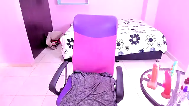 Snapshot of mommy_whore_slut chatting on 10-25-25, 12:28 mommy whore slut online show from 10-25-25, 12:28