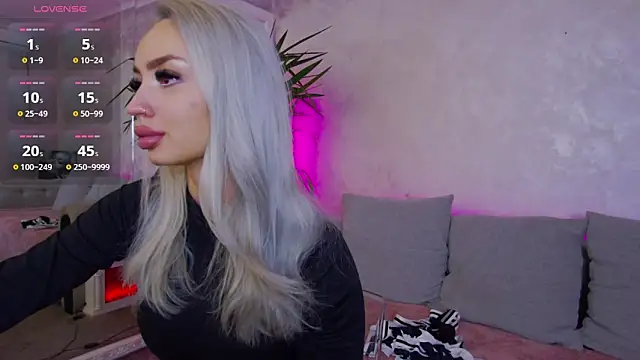 Snapshot of BambiAndAyline chatting on 01-16-25, 04:07 BambiAndAyline online show from 01-16-25, 04:07