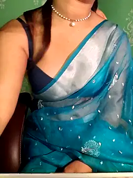 Snapshot of QueenOfHeart_07 chatting on 09-20-25, 06:24 QueenOfHeart 07 online show from 09-20-25, 06:24