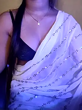 Snapshot of QueenOfHeart_07 chatting on 02-15-25, 02:44 QueenOfHeart 07 online show from 02-15-25, 02:44