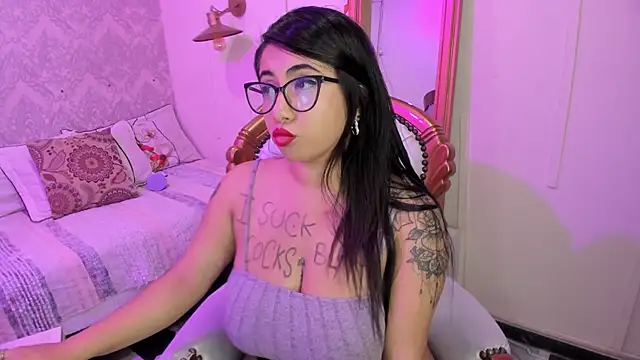 Snapshot of Sexy_cristall_ chatting on 03-02-25, 10:05 Sexy cristall online show from 03-02-25, 10:05