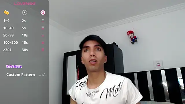 Snapshot of Marcosdfreitas chatting on 10-02-25, 10:02 Marcosdfreitas online show from 10-02-25, 10:02
