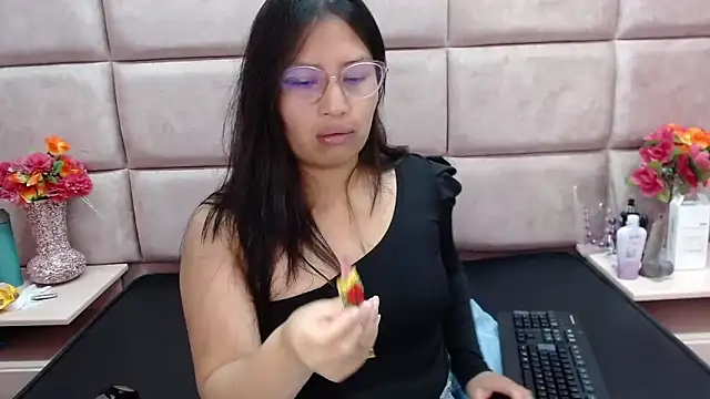 Miaa Smiith  online show from 03-01-25, 02:48