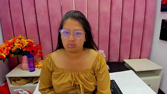 Miaa Smiith  online show from 09-18-25, 03:09