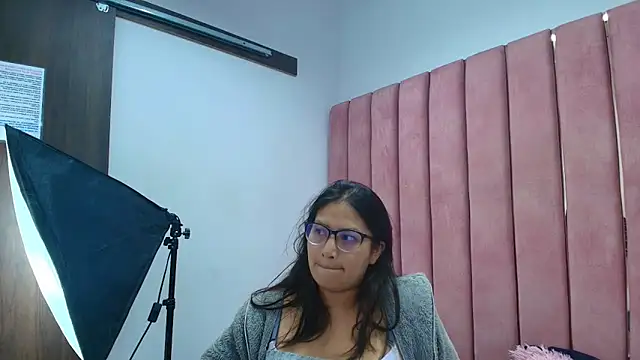 Miaa Smiith  online show from 12-23-25, 03:28