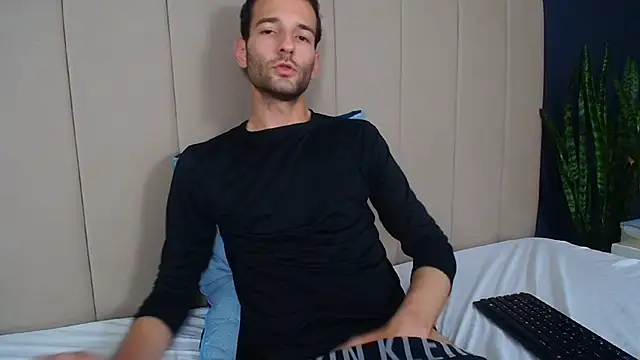 Snapshot of Christopher_saint chatting on 04-10-26, 01:40 Christopher saint online show from 04-10-26, 01:40