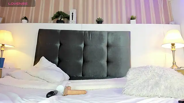 bunniestwosomee online show from 02-13-25, 07:42