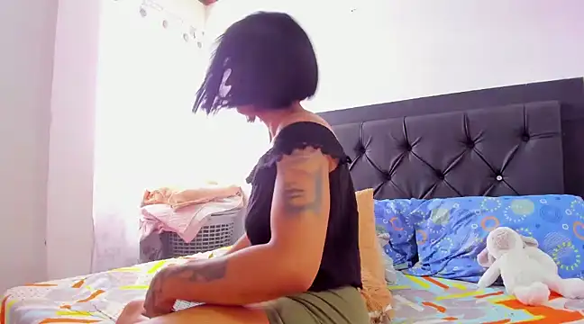 Emmy cole  online show from 03-03-25, 04:36