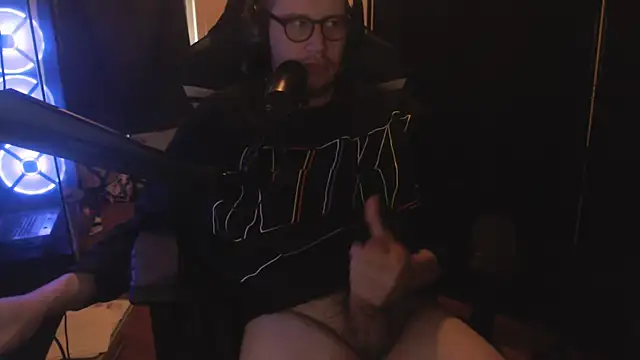 chicostick413 online show from 11-06-25, 03:16