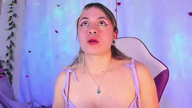 Snapshot of GilaKat chatting on 03-20-25, 05:02 GilaKat online show from 03-20-25, 05:02