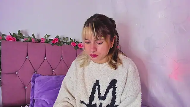 Snapshot of GilaKat chatting on 02-11-25, 10:58 GilaKat online show from 02-11-25, 10:58