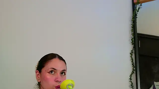 Snapshot of GilaKat chatting on 10-11-25, 05:30 GilaKat online show from 10-11-25, 05:30