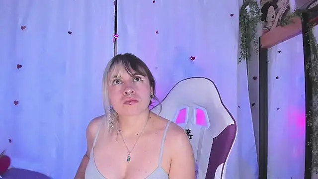 Snapshot of GilaKat chatting on 03-14-25, 05:27 GilaKat online show from 03-14-25, 05:27