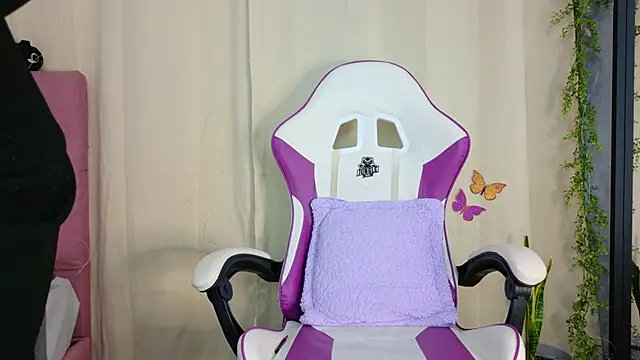 Snapshot of GilaKat chatting on 09-23-25, 05:47 GilaKat online show from 09-23-25, 05:47