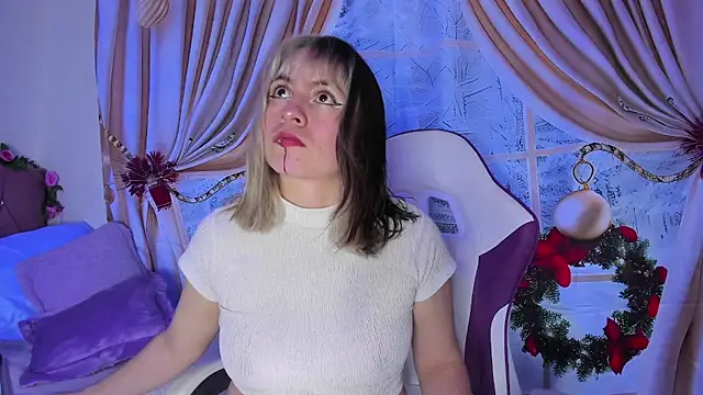 Snapshot of GilaKat chatting on 12-30-24, 03:14 GilaKat online show from 12-30-24, 03:14