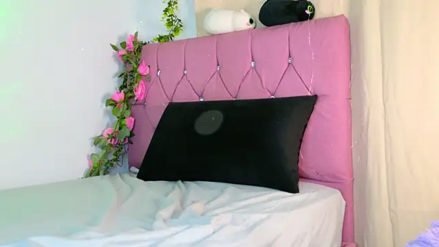 Snapshot of GilaKat chatting on 09-27-25, 04:51 GilaKat online show from 09-27-25, 04:51