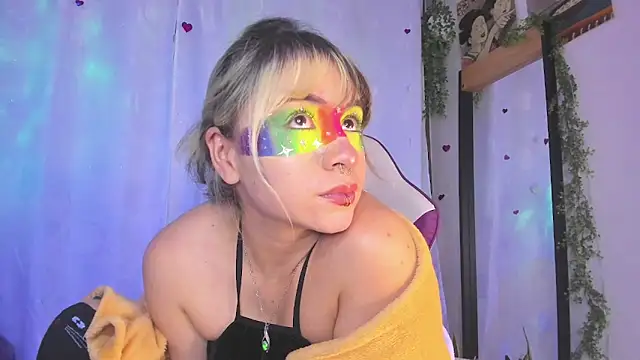 Snapshot of GilaKat chatting on 03-18-25, 07:01 GilaKat online show from 03-18-25, 07:01