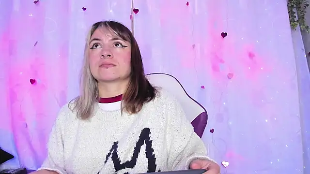 Snapshot of GilaKat chatting on 02-28-25, 07:58 GilaKat online show from 02-28-25, 07:58