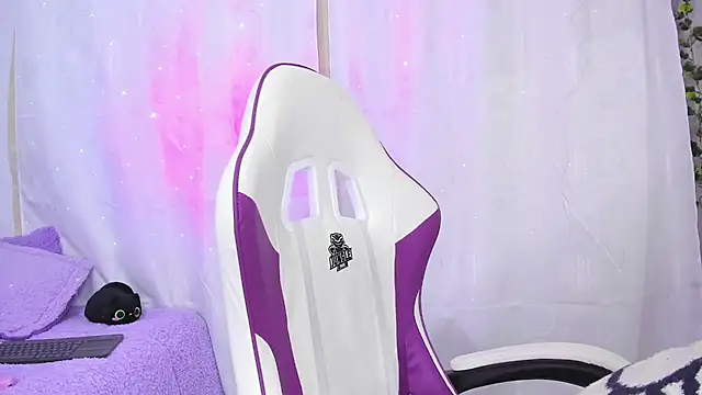 Snapshot of GilaKat chatting on 01-28-25, 03:15 GilaKat online show from 01-28-25, 03:15