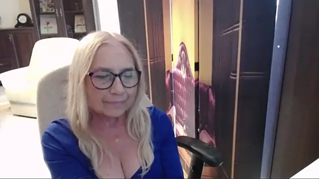 Snapshot of sofia_xkiss chatting on 07-12-26, 01:45 sofia xkiss online show from 07-12-26, 01:45