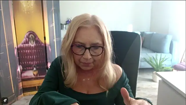 sofia xkiss online show from 10-21-25, 01:43