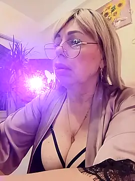 Snapshot of SusieNoreen chatting on 03-22-25, 04:24 SusieNoreen online show from 03-22-25, 04:24