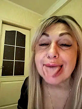 Snapshot of SusieNoreen chatting on 10-13-25, 02:24 SusieNoreen online show from 10-13-25, 02:24