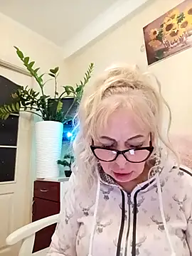 Snapshot of SusieNoreen chatting on 10-01-25, 01:11 SusieNoreen online show from 10-01-25, 01:11