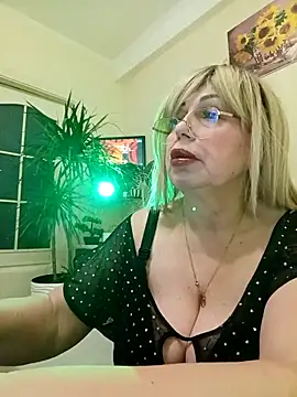 Snapshot of SusieNoreen chatting on 03-05-25, 06:01 SusieNoreen online show from 03-05-25, 06:01