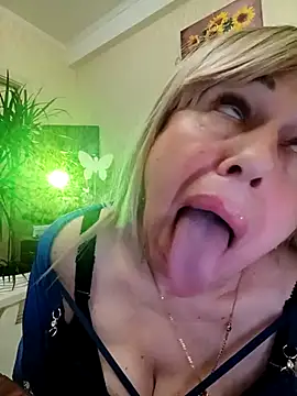 Snapshot of SusieNoreen chatting on 03-21-25, 03:22 SusieNoreen online show from 03-21-25, 03:22