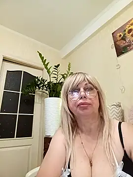 Snapshot of SusieNoreen chatting on 09-13-25, 02:44 SusieNoreen online show from 09-13-25, 02:44