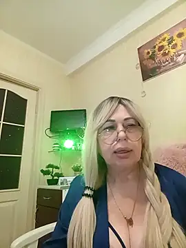 Snapshot of SusieNoreen chatting on 10-12-25, 12:12 SusieNoreen online show from 10-12-25, 12:12
