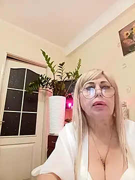 Snapshot of SusieNoreen chatting on 09-18-25, 01:41 SusieNoreen online show from 09-18-25, 01:41