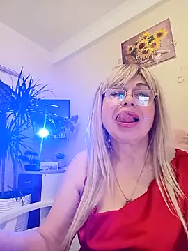 Snapshot of SusieNoreen chatting on 03-08-25, 12:33 SusieNoreen online show from 03-08-25, 12:33