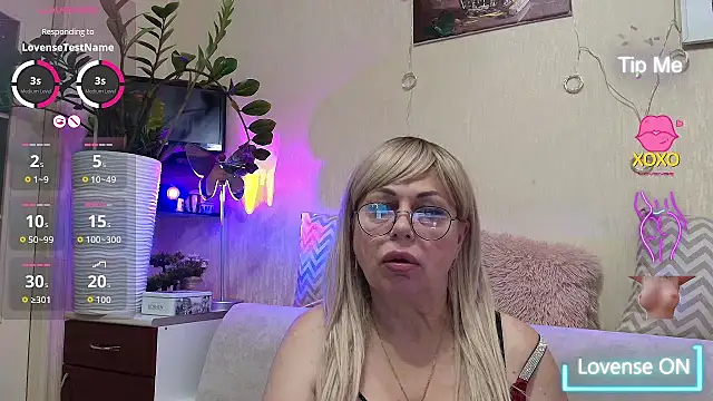 Snapshot of SusieNoreen chatting on 09-14-25, 11:49 SusieNoreen online show from 09-14-25, 11:49
