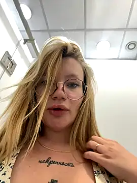 Snapshot of justmila chatting on 09-14-25, 11:21 justmila online show from 09-14-25, 11:21