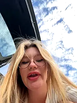 Snapshot of justmila chatting on 09-17-25, 11:01 justmila online show from 09-17-25, 11:01