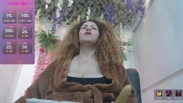 Snapshot of BLONDE_SEXYHOT chatting on 02-17-26, 12:57 BLONDE SEXYHOT online show from 02-17-26, 12:57