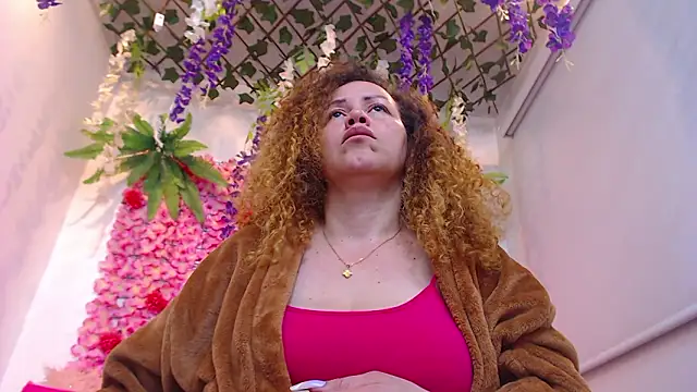 Snapshot of BLONDE_SEXYHOT chatting on 02-05-26, 10:00 BLONDE SEXYHOT online show from 02-05-26, 10:00