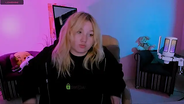 juli kisss online show from 10-14-25, 11:47