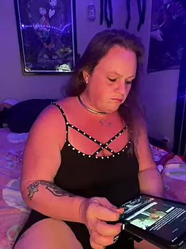 Snapshot of HeatherLynn chatting on 02-17-25, 03:47 HeatherLynn online show from 02-17-25, 03:47