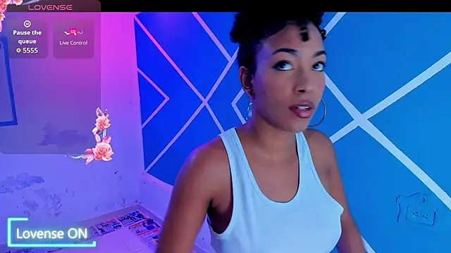 Snapshot of sasha_fox00 chatting on 10-11-25, 07:48 sasha fox00 online show from 10-11-25, 07:48